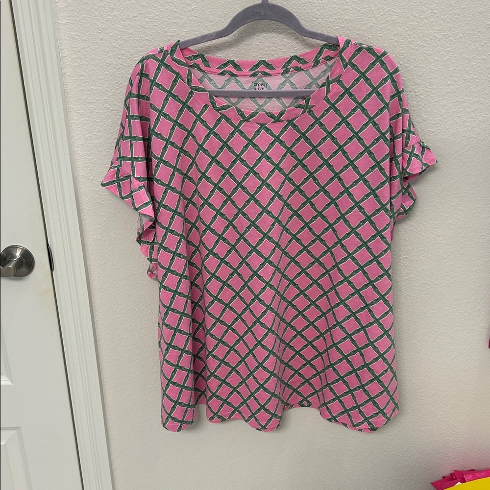 Crown & Ivy Pink and Green Geometric Top nwot